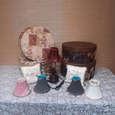 HAT AND STORAGE BOXES, PETITE LAMP W/SEVERAL SHADES