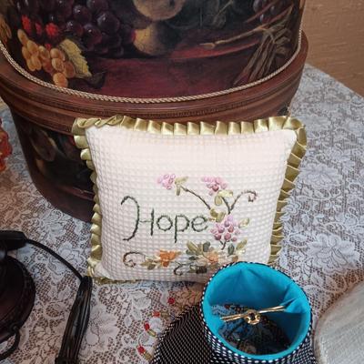 HAT AND STORAGE BOXES, PETITE LAMP W/SEVERAL SHADES