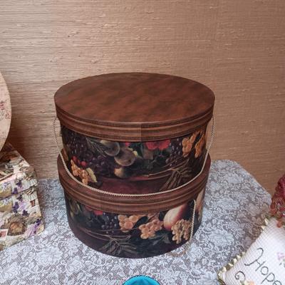 HAT AND STORAGE BOXES, PETITE LAMP W/SEVERAL SHADES