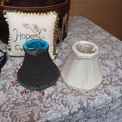 HAT AND STORAGE BOXES, PETITE LAMP W/SEVERAL SHADES