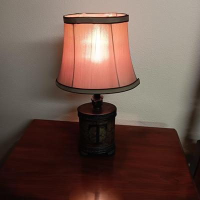 BROYHILL QUEEN BED FRAME AND 2 DRAWER NIGHT STAND WITH LAMP