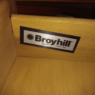 BROYHILL QUEEN BED FRAME AND 2 DRAWER NIGHT STAND WITH LAMP