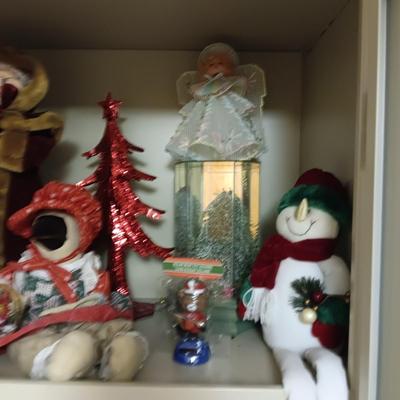 A HUGE VARIETY OF CHRISTMAS DECORATIONS
