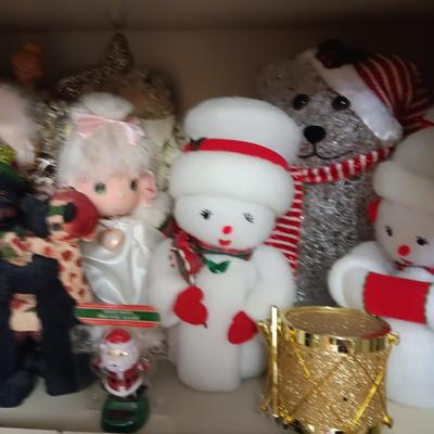 A HUGE VARIETY OF CHRISTMAS DECORATIONS