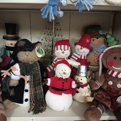 A HUGE ASSORTMENT OF CHRISTMAS DECORATIONS