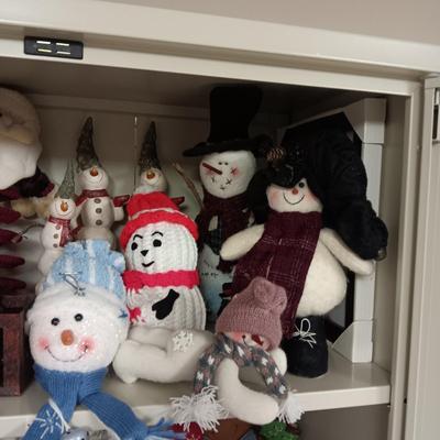 A HUGE ASSORTMENT OF CHRISTMAS DECORATIONS