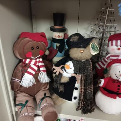 A HUGE ASSORTMENT OF CHRISTMAS DECORATIONS