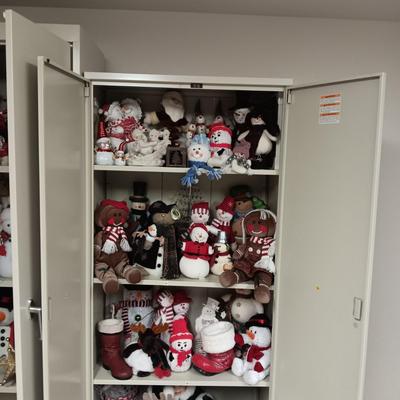 A HUGE ASSORTMENT OF CHRISTMAS DECORATIONS