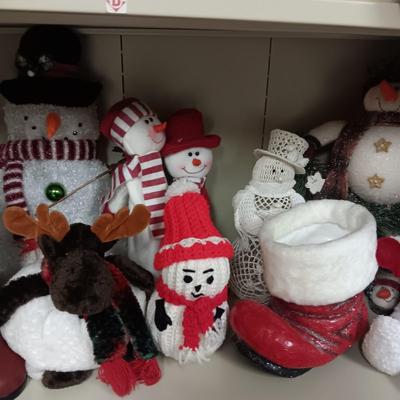A HUGE ASSORTMENT OF CHRISTMAS DECORATIONS