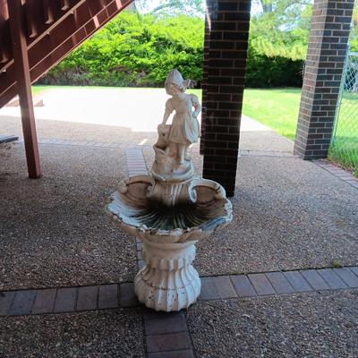 CONCRETE DUTCH GIRL WATER FEATURE