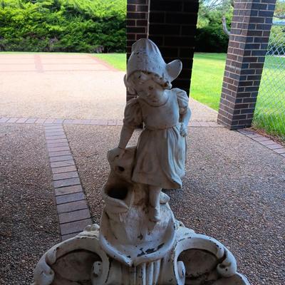 CONCRETE DUTCH GIRL WATER FEATURE