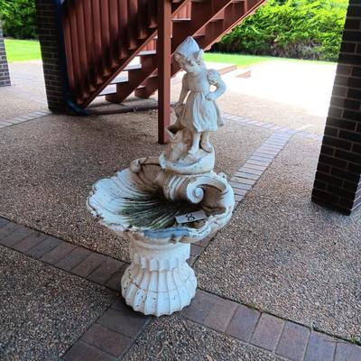 CONCRETE DUTCH GIRL WATER FEATURE