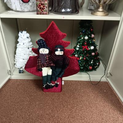 LARGE LOT OF GREAT CHRISTMAS DECORATIONS