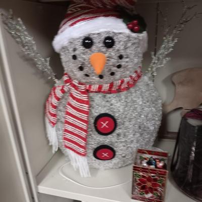 LARGE LOT OF GREAT CHRISTMAS DECORATIONS