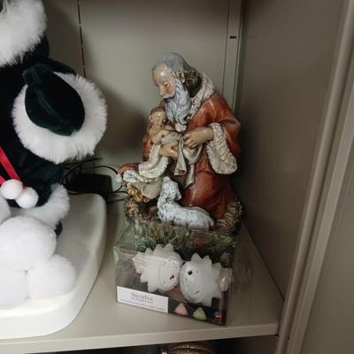 LARGE LOT OF GREAT CHRISTMAS DECORATIONS