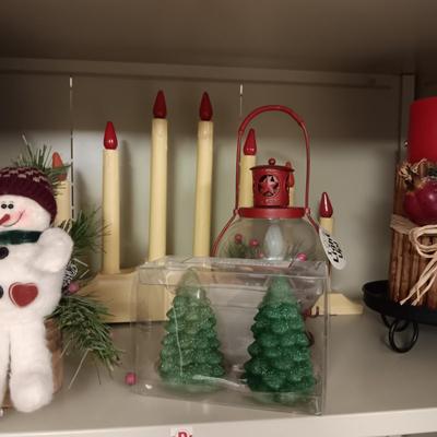 LARGE LOT OF GREAT CHRISTMAS DECORATIONS