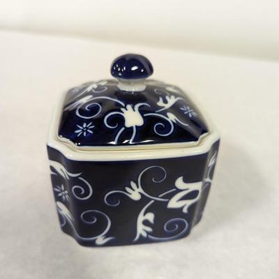 Blue Medallion Tea Caddy
