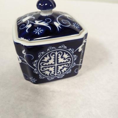 Blue Medallion Tea Caddy