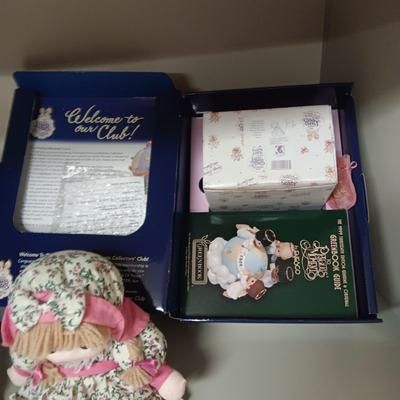 CHILD'S CHINA TEA SET, PRECIOUS MOMENTS CLUB MEMBERS BOXES AND DOLLS