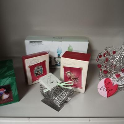 SHANNON CRYSTAL BASKET AND A VARIETY OF OTHER TREASURES