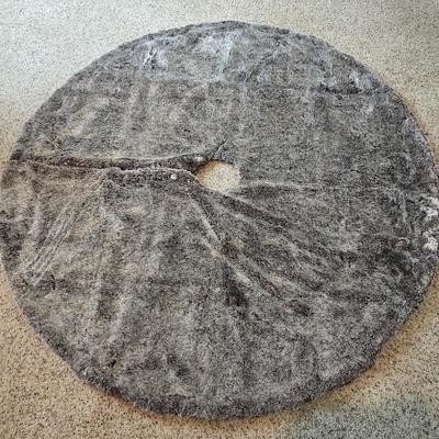 Very, very Soft Faux Fur Tree Skirt