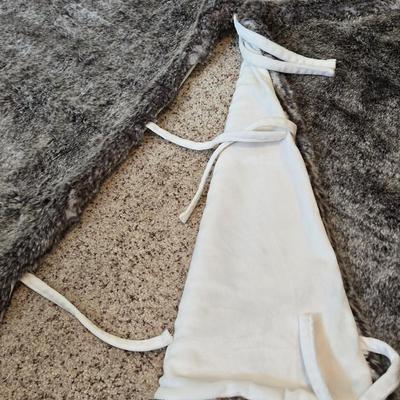 Very, very Soft Faux Fur Tree Skirt