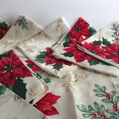 Vintage Christmas Large Fabric Tablecloth and 6 Napkins Set