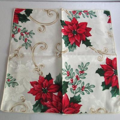 Vintage Christmas Large Fabric Tablecloth and 6 Napkins Set