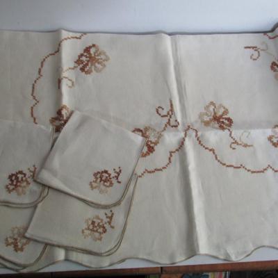 Lot of 4 Cloth Napkins and Tablecloth