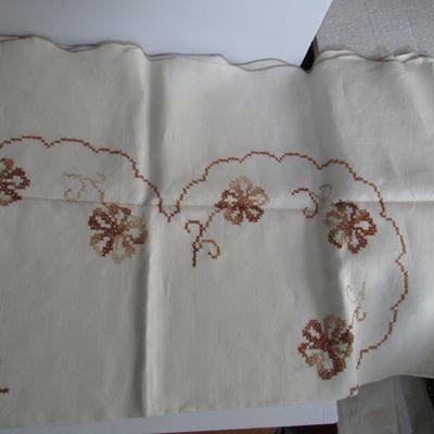 Lot of 4 Cloth Napkins and Tablecloth