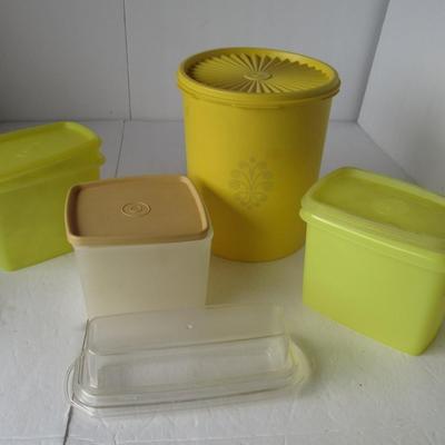 Lot of Smaller Vintage Tupperware and Other Containers