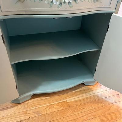 Floral Design Wooden Cabinet (DR-MG)