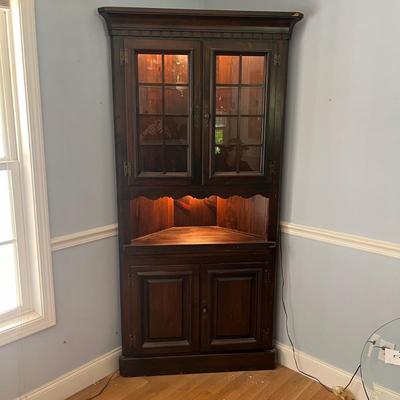 Lighted Wooden Corner Cabinet (DR-MG)