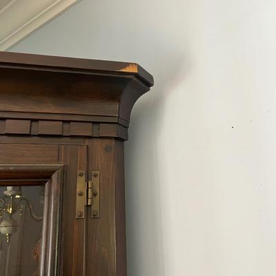 Lighted Wooden Corner Cabinet (DR-MG)