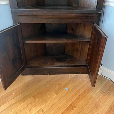 Lighted Wooden Corner Cabinet (DR-MG)