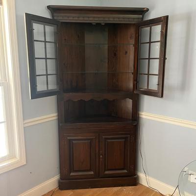 Lighted Wooden Corner Cabinet (DR-MG)