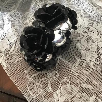 Silver toned Flower Plastic 5 Black bracelet
