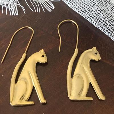 Gold tone cat earrings