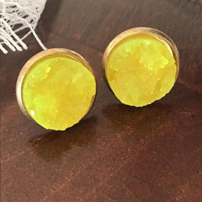 Lemon colored crystal earrings studs