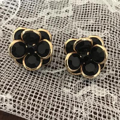 gold tone with black crystals dainty floral design Earrings studs