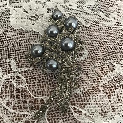 Vintage flower with pearl scarf jewelry