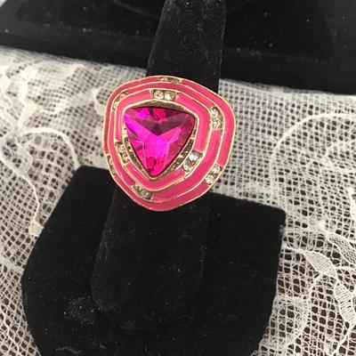 Pink triangle shaped adjustable costume ring