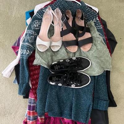 M/L Women’s Clothes and size 10 shoes