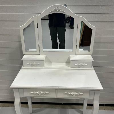 323 Childs White Vanity Set with Bench