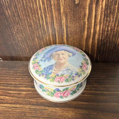 The Queen Of England Jewelry Dish