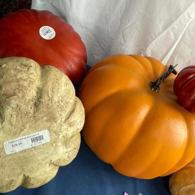 Large lot of pumpkins