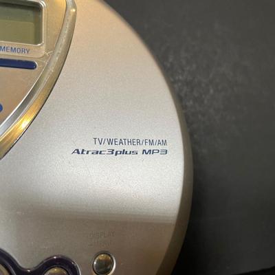 LOT 14L: Sony CD Walkman D-NF400 w/ Case Logic Case & Headphones
