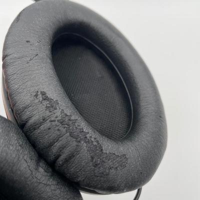 LOT 18L: Bose Quiet Comfort 2 Acoustic Noise Cancelling Headphones