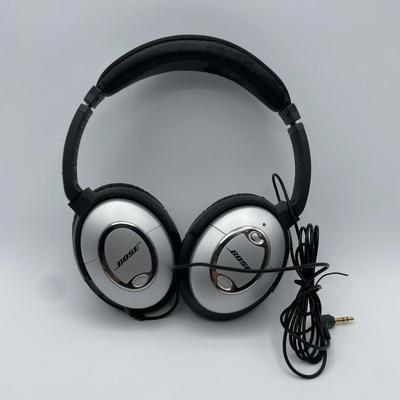 LOT 18L: Bose Quiet Comfort 2 Acoustic Noise Cancelling Headphones