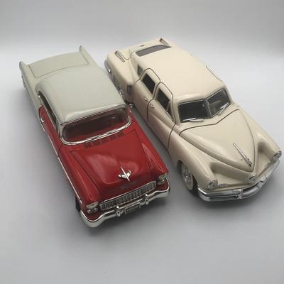 LOT 34L: 1/18 Scale Model Cars: Road Champs 1948 Cream Tucker Torpedo & 1955 Chevrolet Bel Air